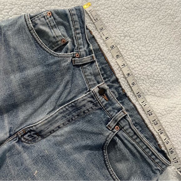 Vintage Levi's High Rise Distressed Raw Hem Bermuda Shorts - Picture 9 of 10